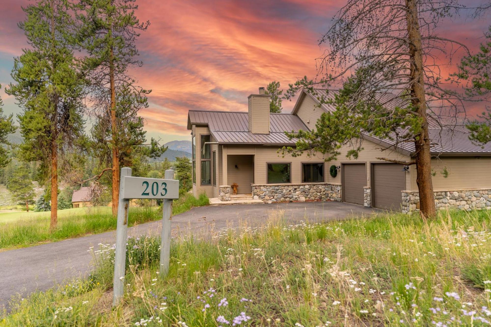 203 Gentian Road Villa Keystone Exterior photo